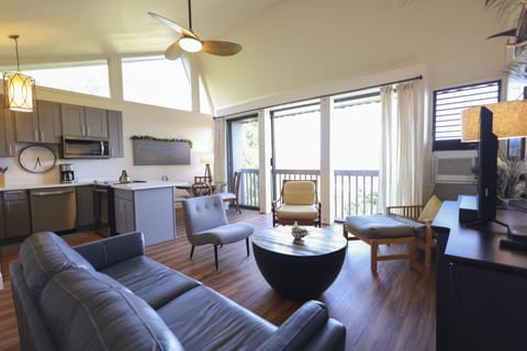 The view as you enter the condo, ocean and mountains.. stunning.