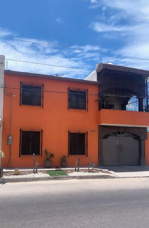 Casa Naranja