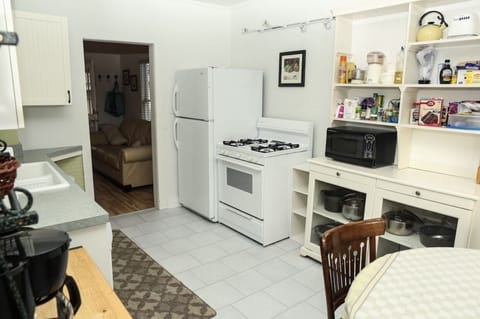 Too Qute cottage style kitchen with the basic necessities for preparing a meal