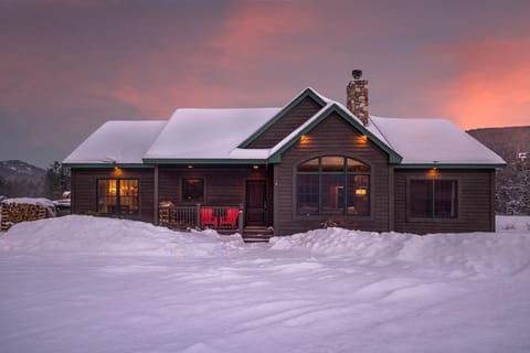 Brownie- Comfy Modern Ranch Home w/Hot Tub (187)