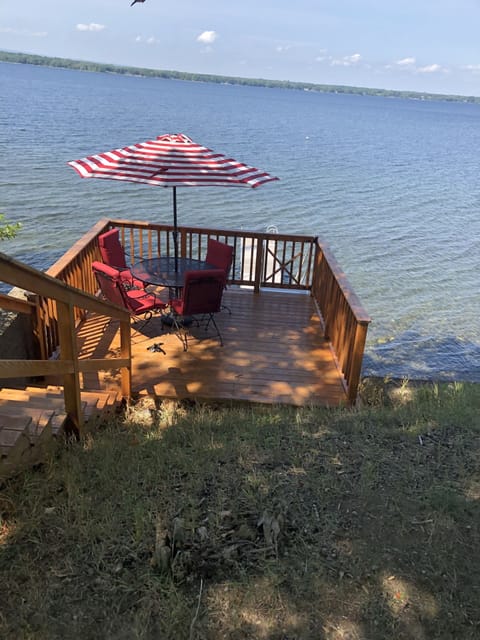 Lakeside Deck-Great for Lunch and Cards!