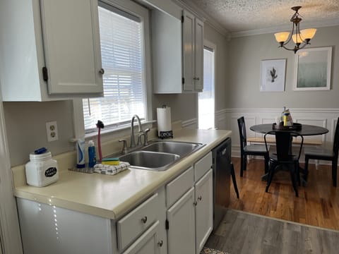 Well appointed kitchen & dining area