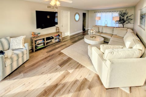 Benton Harbor Vacation Rental | 3BR | 2BA | 2,000 Sq Ft | 3 Steps to Enter