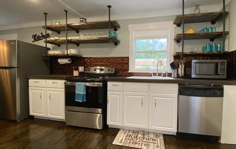 Enjoy the beautiful newly-renovated kitchen with lots of thoughtful finishes