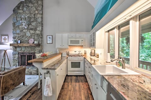 Fully Equipped Kitchen | Coffee Grinder | Cooking Utensils