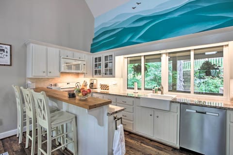 Fully Equipped Kitchen | Ice Maker | Blender