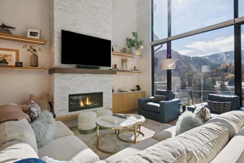 riverfrontlodge-406-9962_54102685097_o