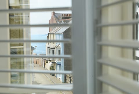 A glimpse of the sea from the master bedroom
