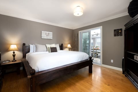 Primary Bedroom - King Bed