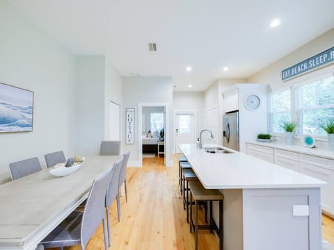 Kitchen and dining room with plenty of seating for you and your guests.