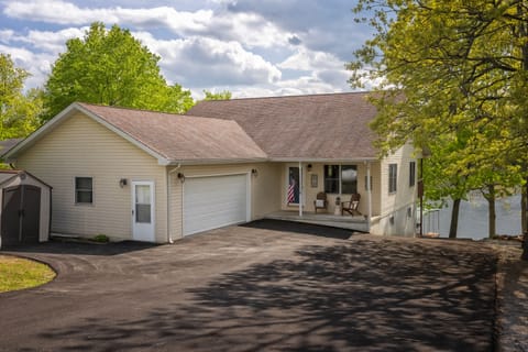 Asphalt drive and room for a boat trailer