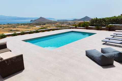 Enjoy and relax ! Sea , Sky , pool !