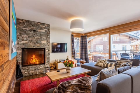 Lounge, seating area, Fireplace