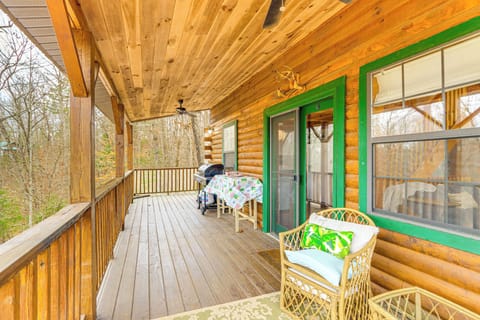 Deck | Multi-Level Cabin