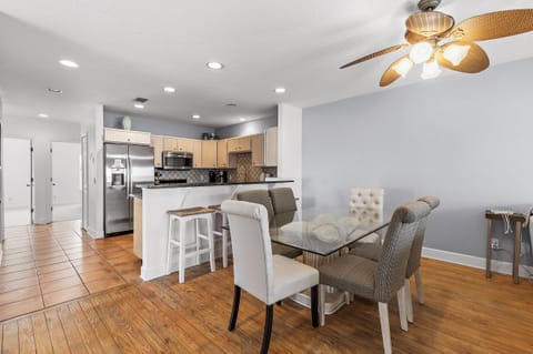 Dining and eat-in bar seating