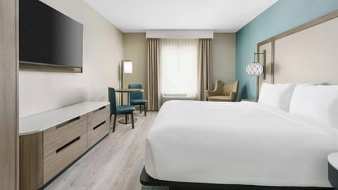 King bed in the bedroom, perfect after a long day full of adventures!