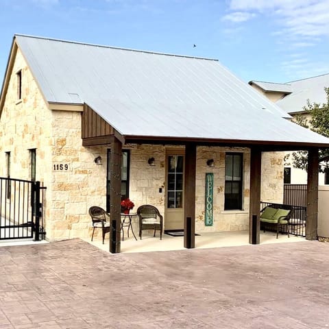 On the Guadalupe with parking for two vehicles and walking distance from Gruene.