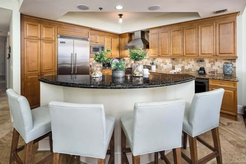 Kitchen and breakfast bar