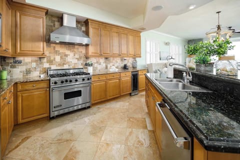 Fully stocked kitchen with Viking appliances