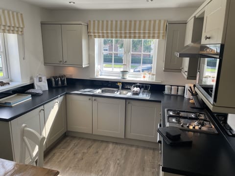 Large Fully Equipped Kitchen