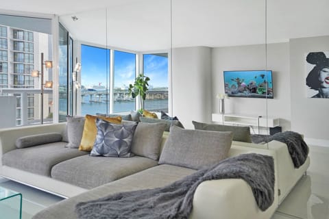 Living room, Roku Tv. Balcony Access, Amazing views of Biscayne Bay