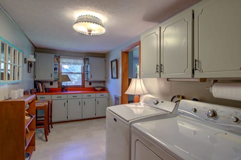Large Mudroom off garage with Large washer and dryer. Detergent provided!