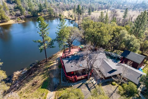 Lakeside Beauty Retreat: Includes all of this! Pool, Spa, and semi-private lake!