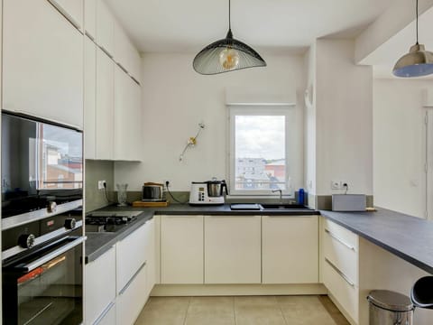 Cabinetry, Countertop, Kitchen Sink, Property, Sink, Tap, Kitchen, Kitchen Stove, Wood, Kitchen Appliance