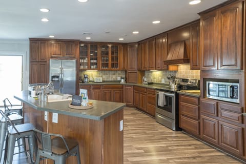 Beyond the basics, enjoy the waffle maker, blender, griddle and more!