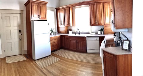 Custom kitchen with all your cooking and entertaining needs. 