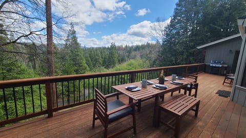 Entry level deck; gorgeous views and outdoor dining!