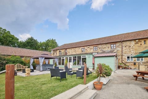 The Arches Country House, Brotton - Host & Stay