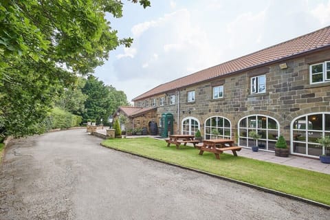 The Arches Country House, Brotton - Host & Stay