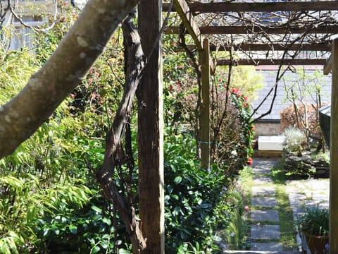 Lovely well-planted garden | Clarence House, Dartmouth
