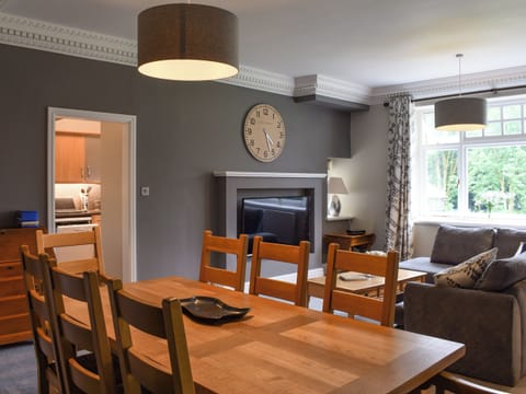 Living room with dining area | Meadowcroft No 4 - Meadowcroft, Bowness on Windermere
