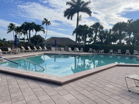 Pool - 20 steps from condo