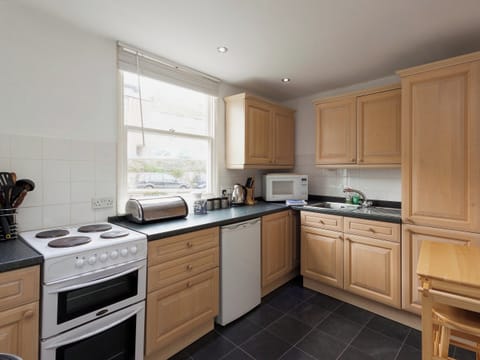 Kitchen | Snugglers Cove, Dartmouth