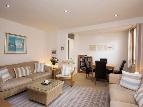 Living and dining area | Snugglers Cove, Dartmouth