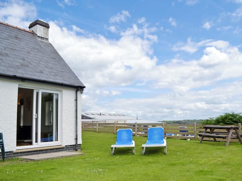 Garden | Watch Cottage - Celtic Haven Resort, Lydstep, near Tenby