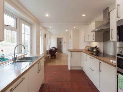 Fully appointed kitchen | Innisfree, Salcombe