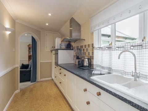 Well equipped kitchen | St Elmo’s LodgeFlat 1, Salcombe