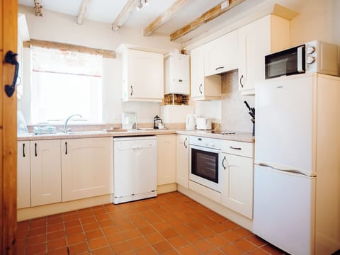 Kitchen | Atrato&rsquo;s Stable - Celtic Haven Resort, Lydstep, near Tenby