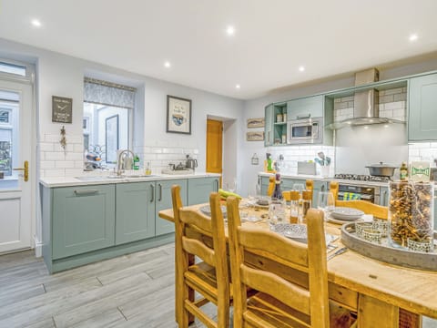 Spacious kitchen/dining room | Carrie’s Gate, Coniston