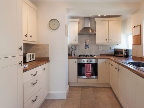 Contemporary kitchen design featuring gas hob | Evelyn Cottage, Dartmouth