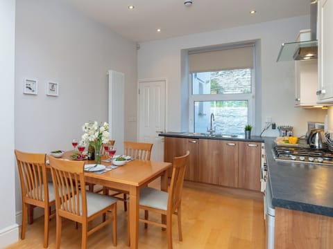 Fully equipped kitchen with dining area within the open-plan design | Apartment 2 The Wheelhouse., Fowey