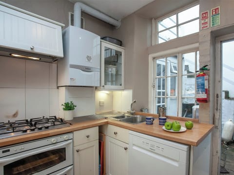Kitchen | Courtenay Street 24, Salcombe
