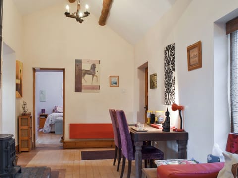 Light and airy living space | Silk Hill Stables, Whaley Bridge near Buxton