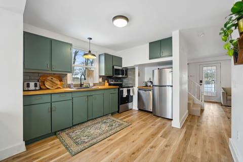 d7077c1f-6ac2-49df-8a2a-93a65c1a968e