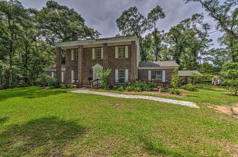 Bonifay Vacation Rental | 4BR | 3BA | 2 Stories | Step-Free Access | 3,700 Sq Ft