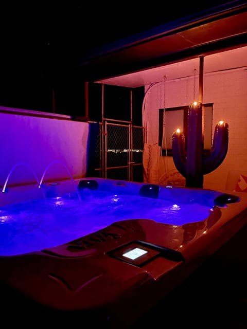 Jacuzzi & patio area